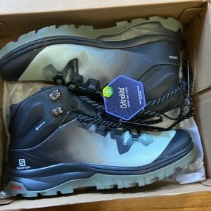 Salomon vaya mid gore Tex boots nwt